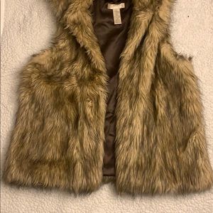 Faux fur vest in light and golden brown